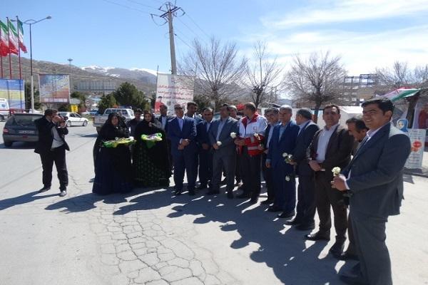 مراسم استقبال از مسافران نوروزی سال 98 در یاسوج برگزار شد مراسم استقبال از مسافران نوروزی سال 98 در یاسوج برگزار گردید