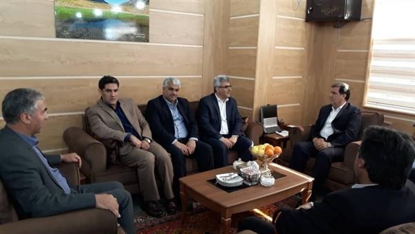با تدوین بسته های معرفی و اطلاع رسانی و آموزش و ظرفیت سازی در جوامع محلی از توسعه گردشگری در استان حمایت می کنیم با تدوین بسته های معرفی و اطلاع رسانی و آموزش و ظرفیت سازی در جوامع محلی از توسعه گردشگری در استان حمایت می کنیم