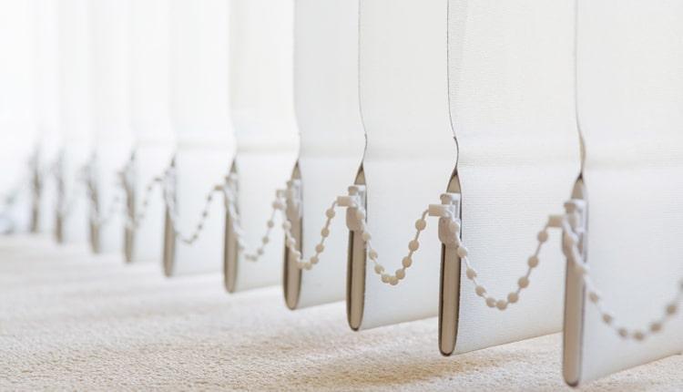 روش های شستن کرکره عمودی که آن را برق می اندازد!