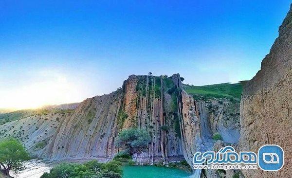 تنگه گولم یکی از بهترین جاذبه های گردشگری گیلانغرب است تنگه گولم یکی از بهترین جاذبه های گردشگری گیلانغرب است