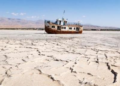 تبعات وحشتناک توفان های نمکی دریاچه ارومیه ، احتمال شیوع بیماری های جسمی تا مسائل روانی در منطقه ، پیش بینی مهاجرت 6میلیون نفر از ساکنان حاشیه دریاچه