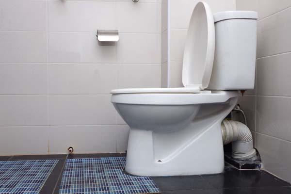 از بین بردن سیاهی کاسه توالت به 3 روش!